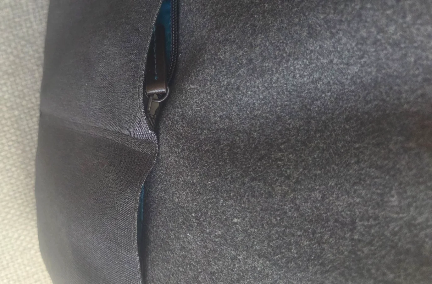 Genuine Original HP Laptop Bag – Durable & Versatile for People On the Go Y Pay More