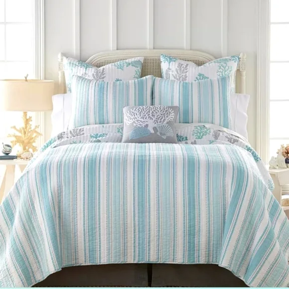 NWT Levtex Double-Faced Beautiful Sea-Inspired Designs, Twin-Size Quilts Y Pay More