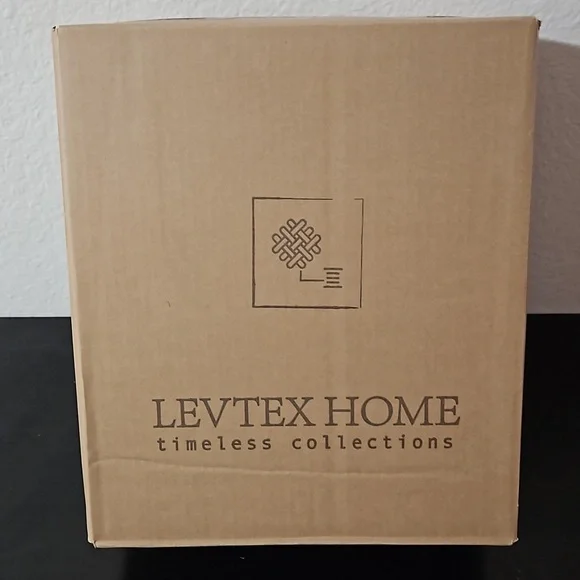 NWT Levtex Double-Faced Beautiful Sea-Inspired Designs, Twin-Size Quilts Y Pay More