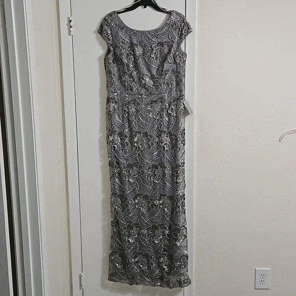 NWT. Alex Evenings Long Embroidered Cap Sleeve Dress. Size 10 Y Pay More