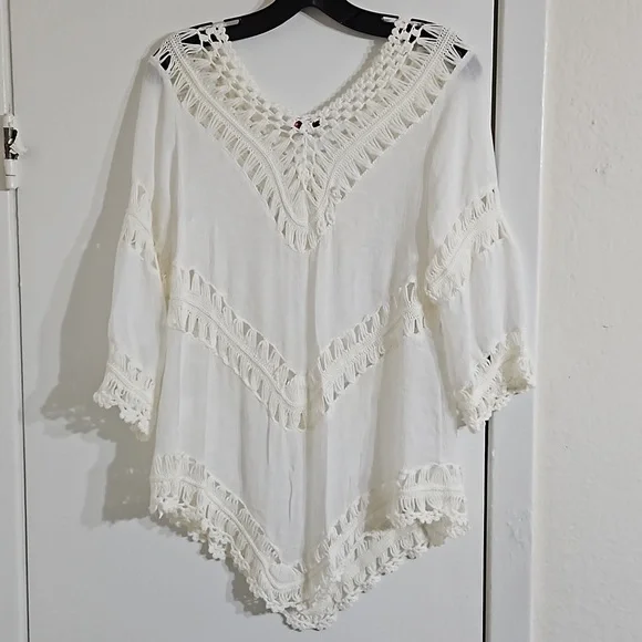 NWOT Vivid Collection Crochet Beach, Size M Y Pay More