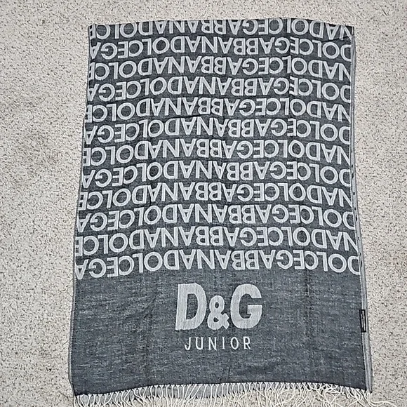 NWT Doce & Gabbana Pashmina Scarf Gray/ Black. UNISEX Y Pay More