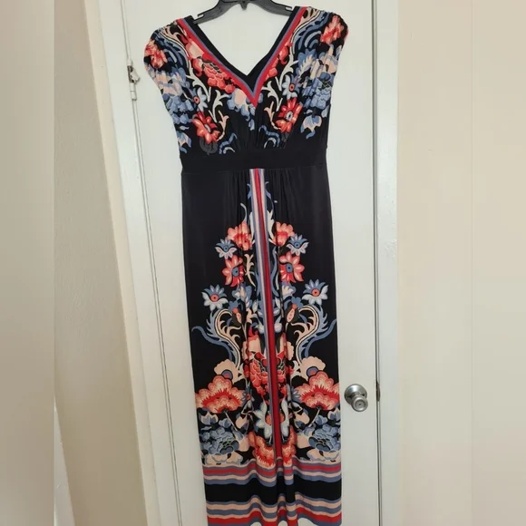 NWOT lovely floral maxi dress Y Pay More