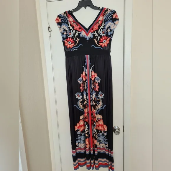 NWOT lovely floral maxi dress Y Pay More