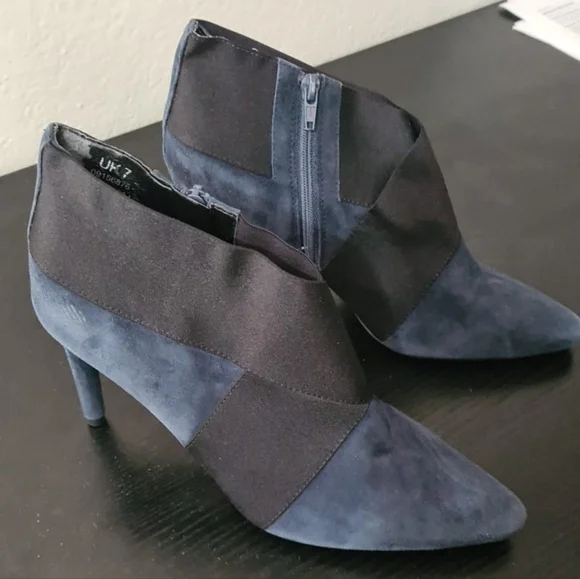 NWT Swede blue and black Ankle Boots Y Pay More