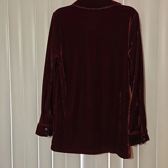 Croft & Barrow Burgundy Velvet shirt size M Y Pay More