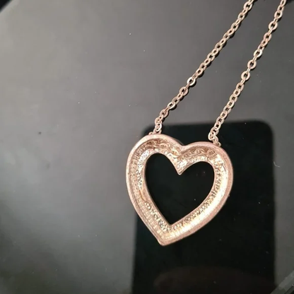 A Lovely heart shape necklace Y Pay More