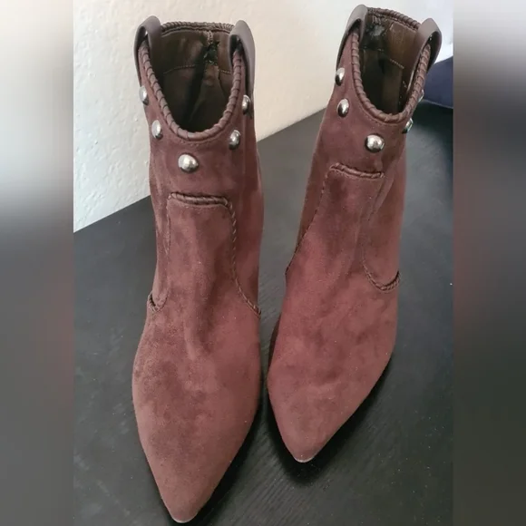 NWOT brown Suede Ankle boots Y Pay More