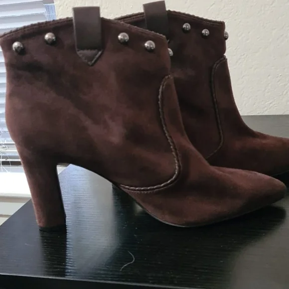 NWOT brown Suede Ankle boots Y Pay More