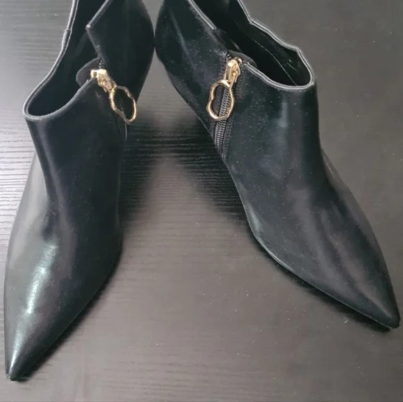 NWOT Charles and Keith pointed Ankle boots Y Pay More