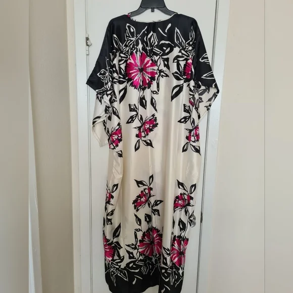 A long floral gown size L Y Pay More