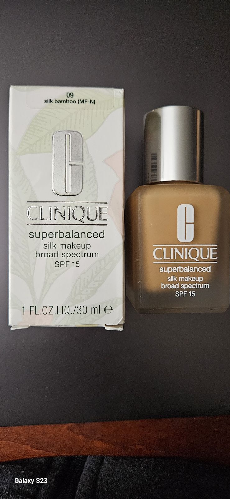 Clinique Super Balanced silk makeup broad spectrum SPF 15 - Bamboo 09 (Pack 1) Clinique