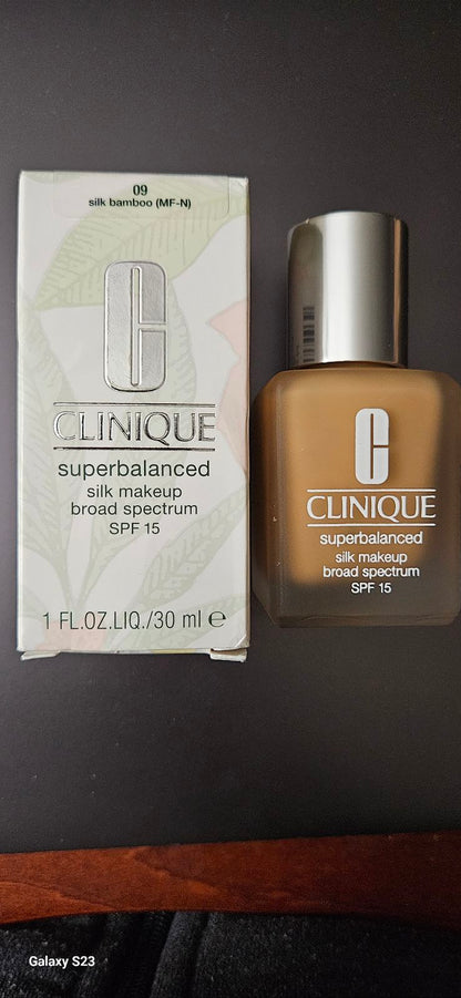 Clinique Super Balanced silk makeup broad spectrum SPF 15 - Bamboo 09 (Pack 1) Clinique
